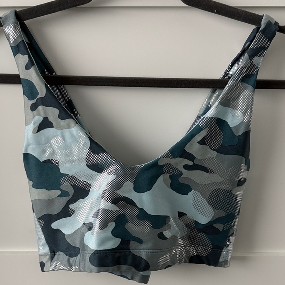 Carbon38 Camouflage Sports Bra and Leggings Set. - Picture 4 of 7